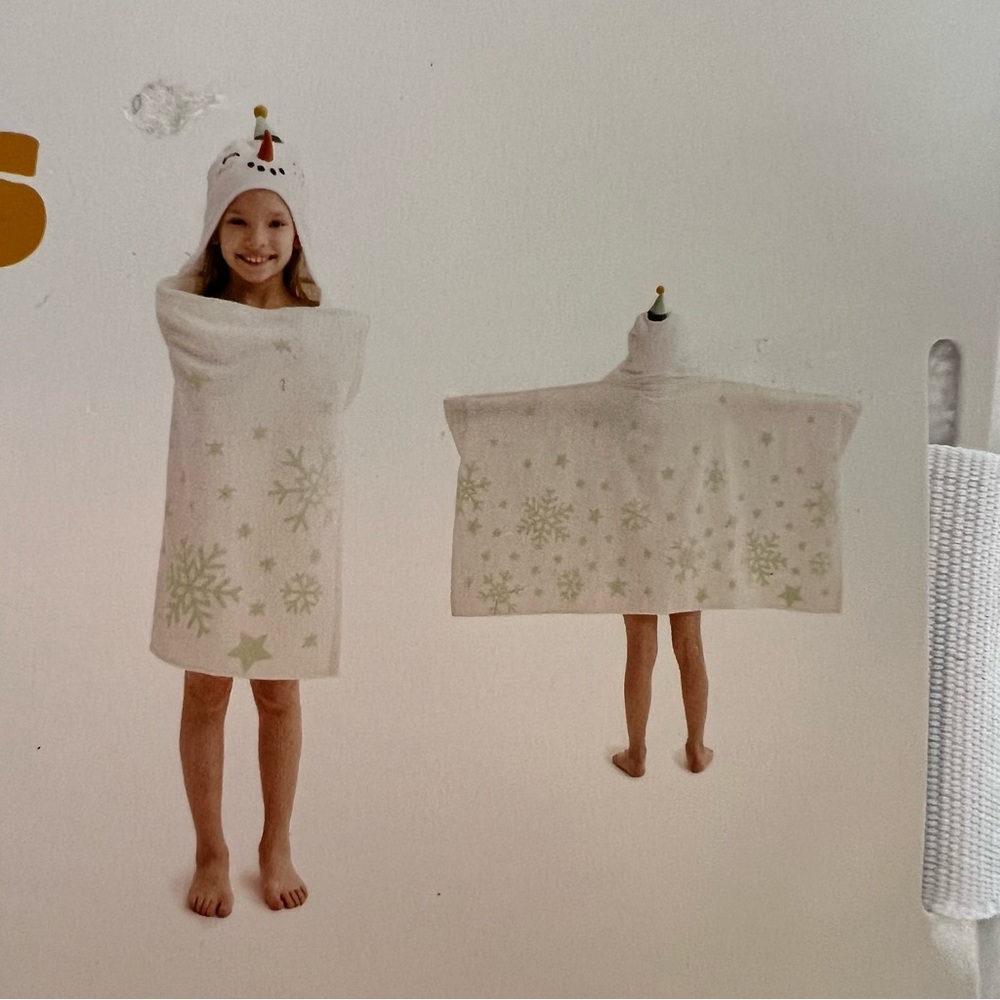 Kids Snowman Hooded Towel with Green Snowflakes